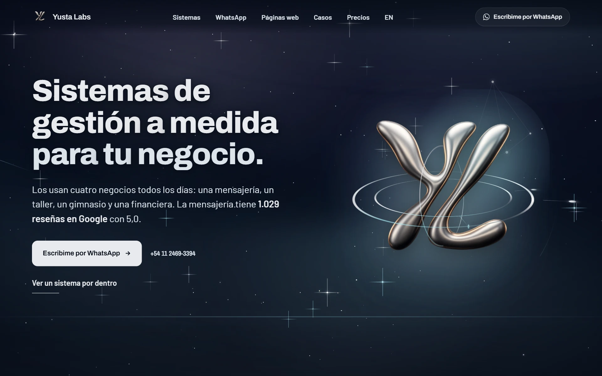 La portada de yustalabs.com: el título, el botón de WhatsApp y el monograma YL sobre el cielo estrellado